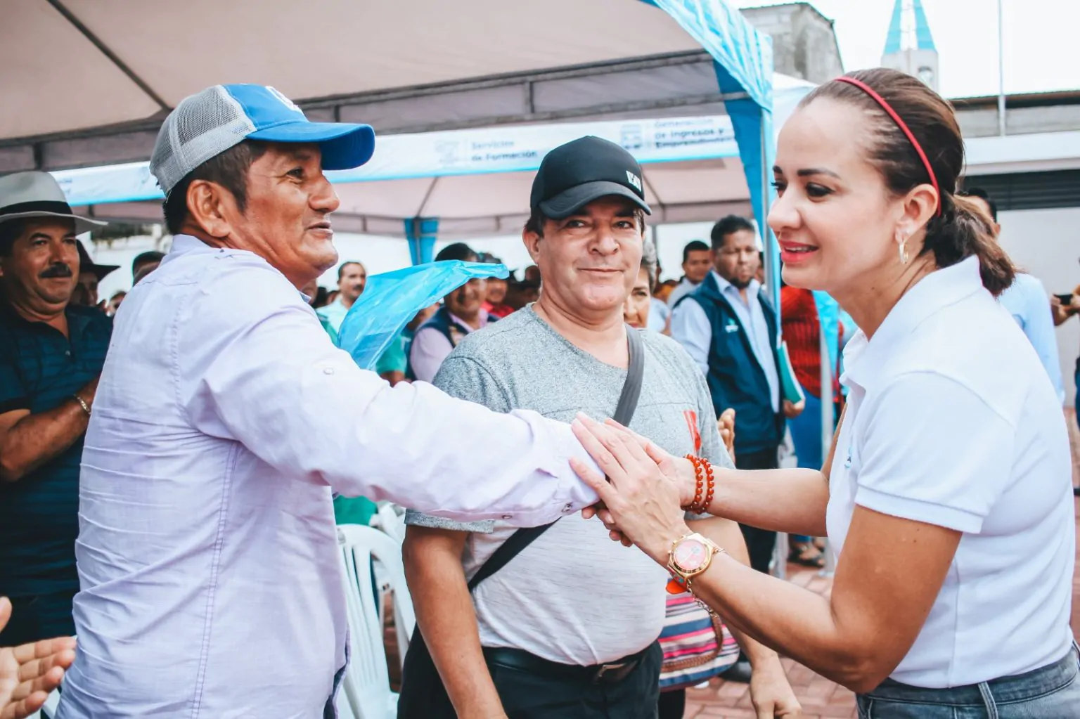 Prefectura del Guayas entrega insumos y escucha a 300 campesinos en Samborondón