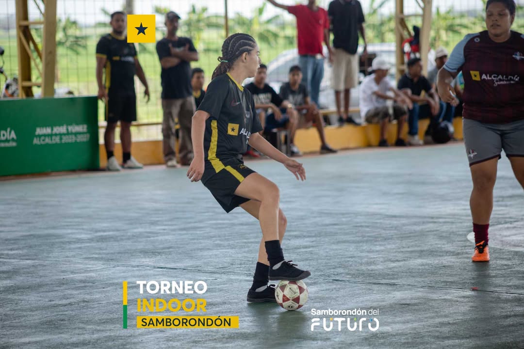 Finales de indoor llenaron de fútbol y vecinos a Santa Rosa