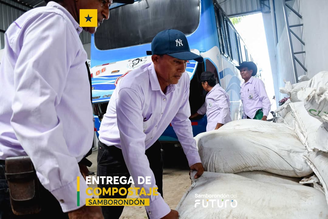 Agricultores de Samborondón reciben compostaje y credenciales para acceder a beneficios municipales