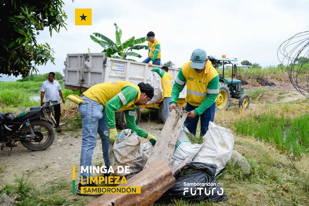 Vecinos de Santa Isabel y Las Playas limpian juntos sus calles en Samborondón