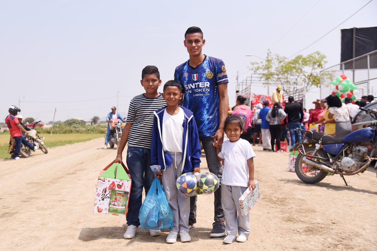 Navidad en Quevedo: familias del recinto recibieron canastas y shows infantiles