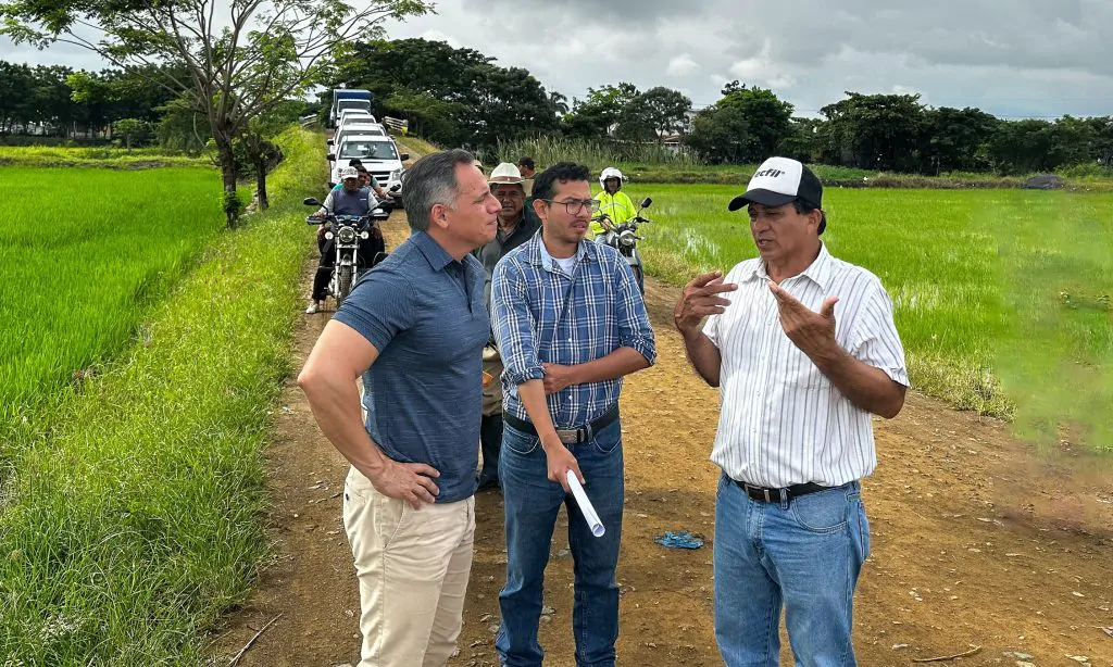 Prefectura del Guayas interviene vía Samborondón-Salitre tras estragos por lluvias