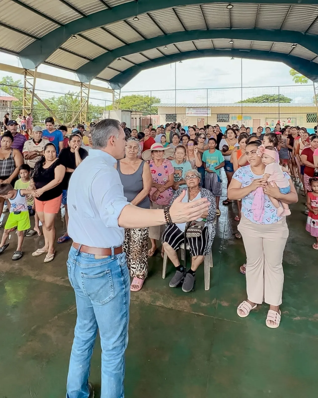 Toldos y colchones para 120 familias en Las Margaritas tras el invierno