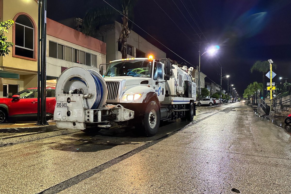 Personal del GAD Samborondón atiende emergencias por lluvias en febrero