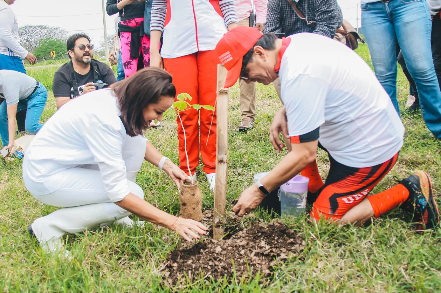 Siembra masiva de árboles en Río Seco, Samborondón