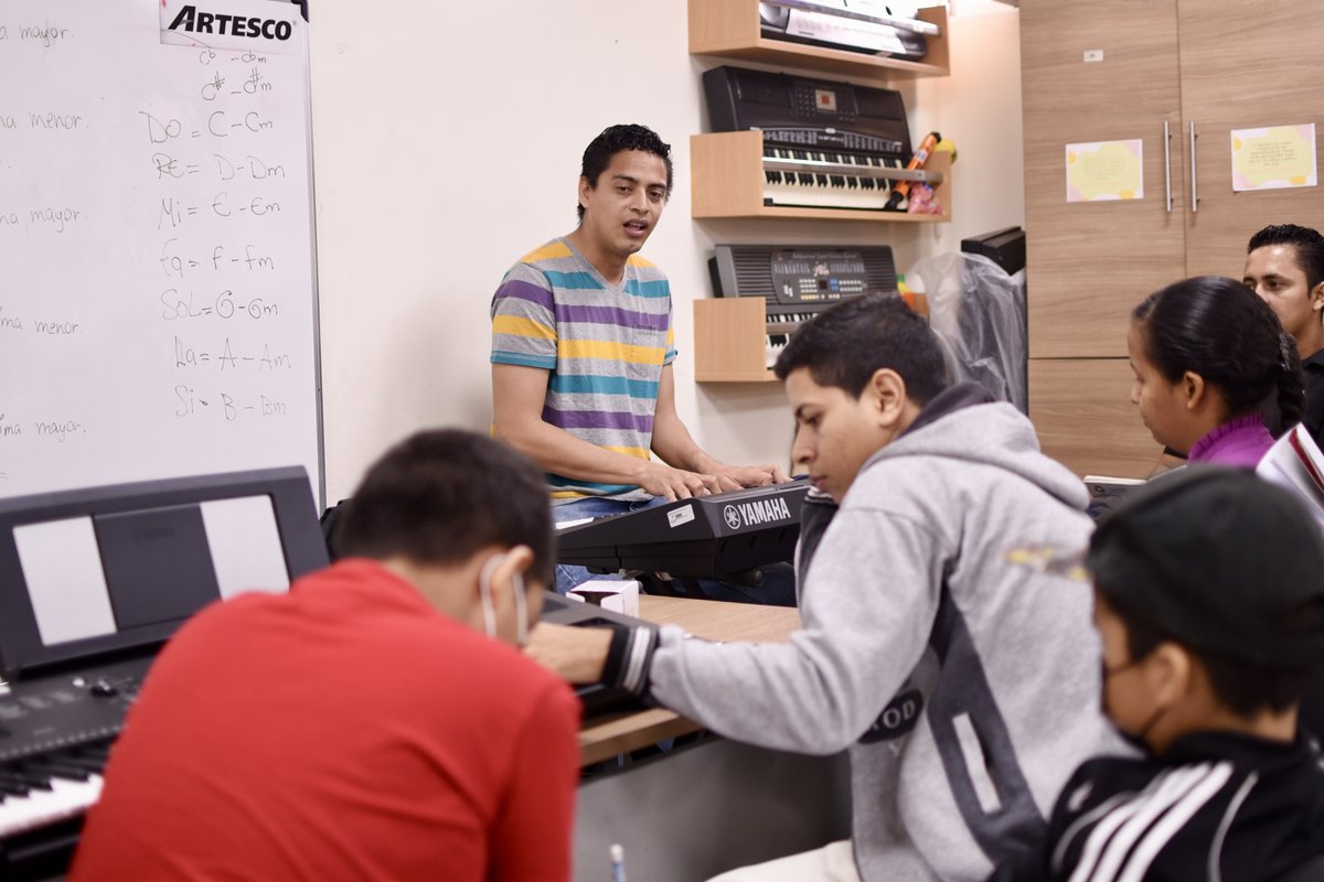 Clases de música siguen activas en la Escuela de Samborondón