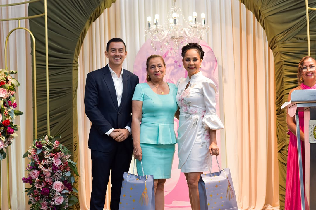 Gala de Reencuentro de Ex Reinas de Tarifa celebra la historia parroquial